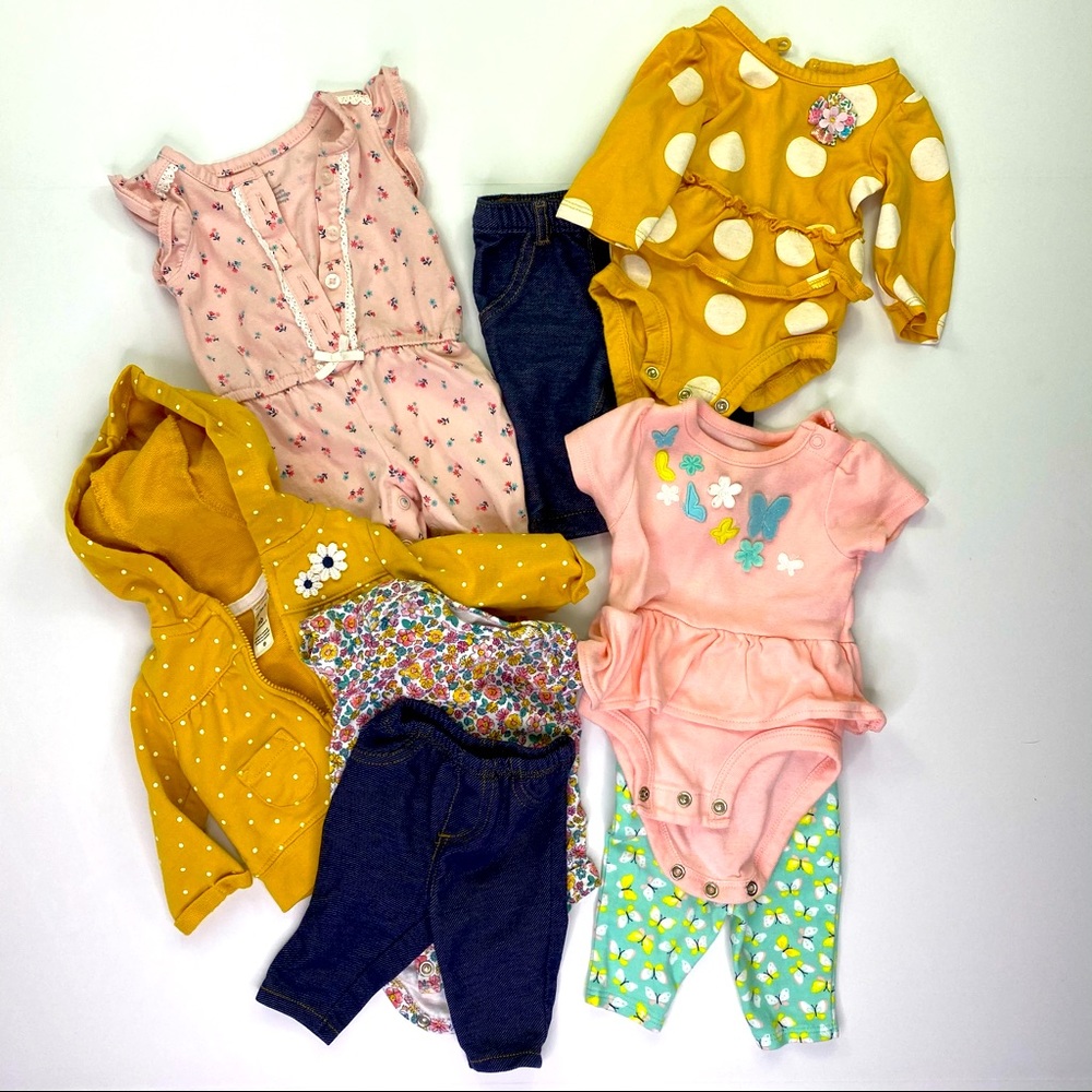 BUNDLE: CARTER’S Baby Girls Newborn 4 outfits